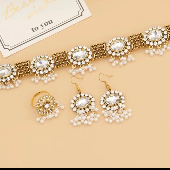 Matching necklace with earrings and ring - Picture 3 of 3